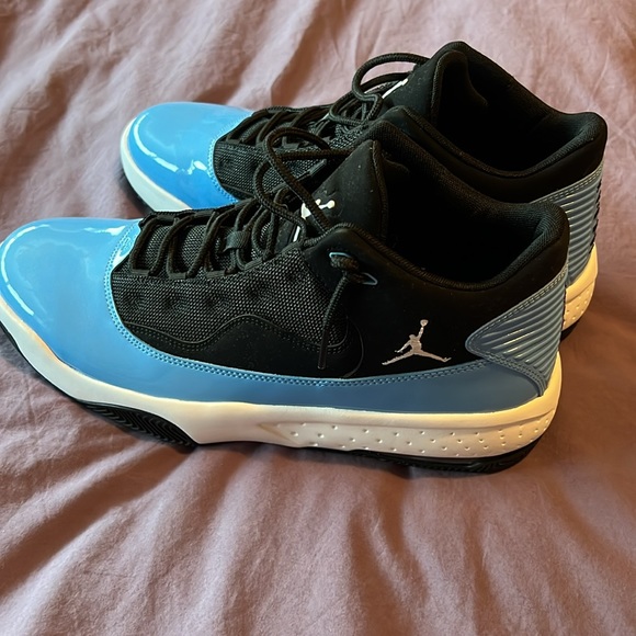 Jordan Max Aura 2 Carolina Blue, size 11 Worn Once! - Picture 9 of 11